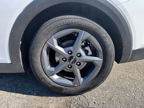 Used 2025 Kia K4 LXS image 28