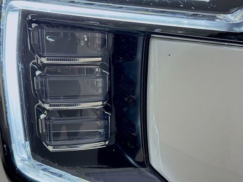 Used 2023 GMC Yukon SLT w/ SLT Premium Package image 38