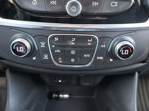 Used 2020 Chevrolet Traverse LT FWD image 12