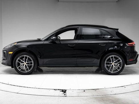 Certified 2026 Porsche Macan AWD/4WD image 2