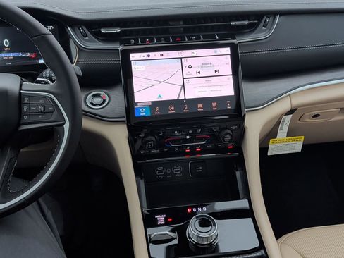 New 2025 Jeep Grand Cherokee Limited w/ Luxury Tech Group II image 21