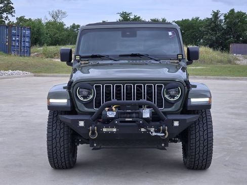 Used 2024 Jeep Wrangler Unlimited Sahara w/ Technology Group AWD/4WD image 3