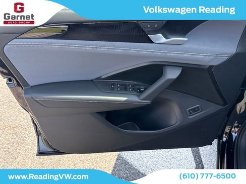 New 2025 Volkswagen Tiguan SE image 14