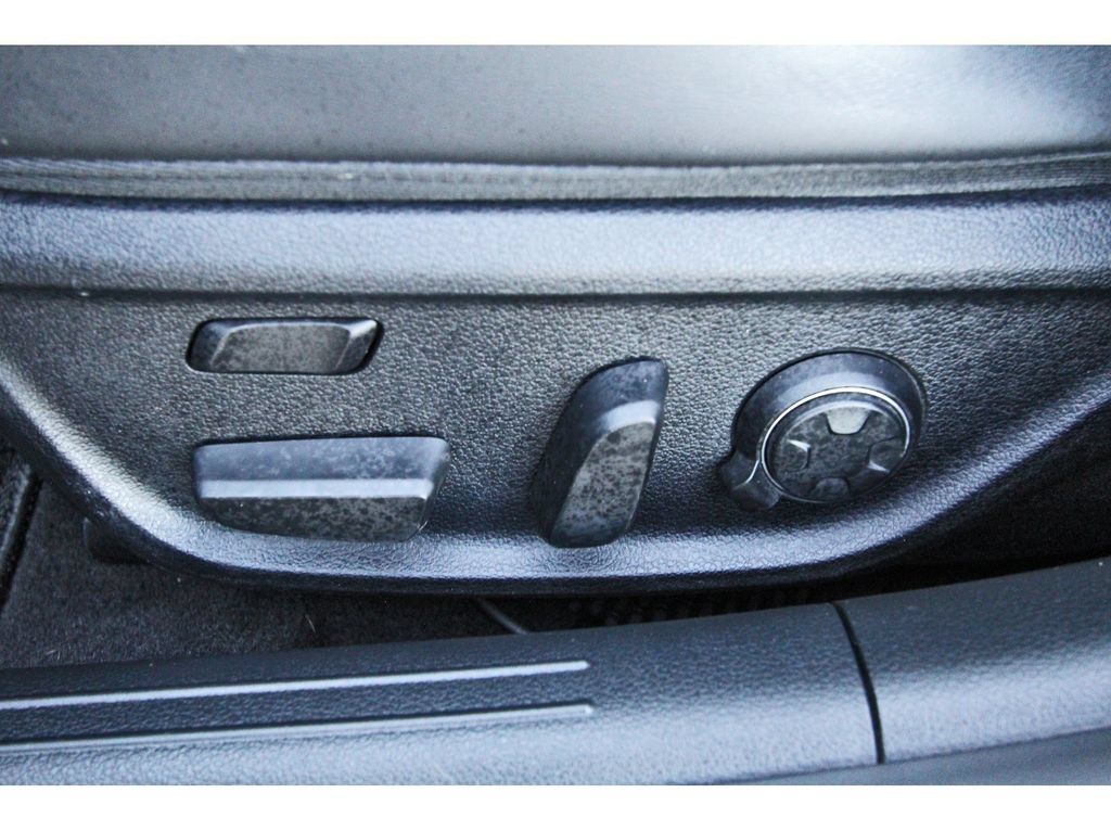 Used 2023 Genesis G70 3.3T w/ Sport Prestige Package RWD image 33