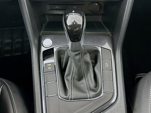 Used 2024 Volkswagen Tiguan SE image 23