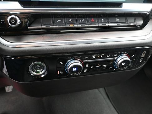 Certified 2024 GMC Sierra 1500 SLT image 19