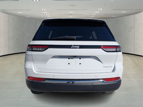 Used 2025 Jeep Grand Cherokee Limited image 4