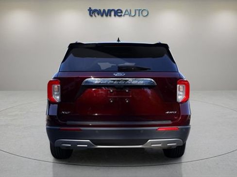 Used 2022 Ford Explorer XLT w/ Equipment Group 202A AWD/4WD image 4