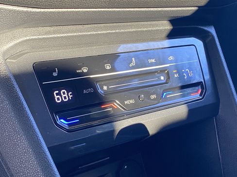 Used 2024 Volkswagen Tiguan SE image 23