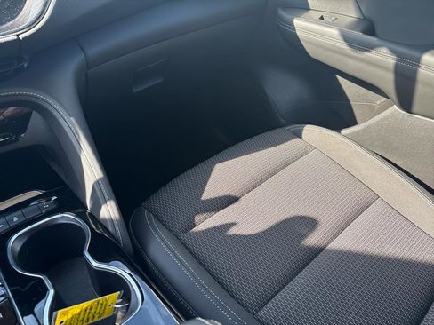 Used 2022 Buick Envision Preferred AWD/4WD image 21