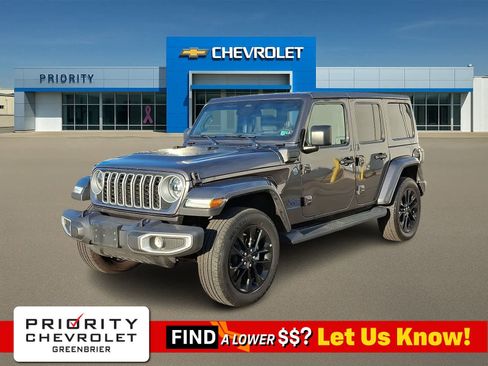 Used 2025 Jeep Wrangler Sahara image 1