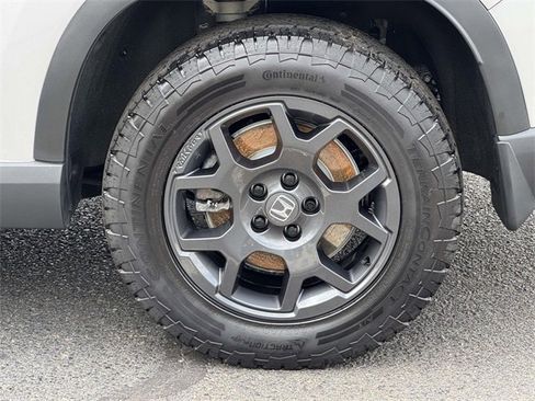 Used 2025 Honda Pilot TrailSport image 5