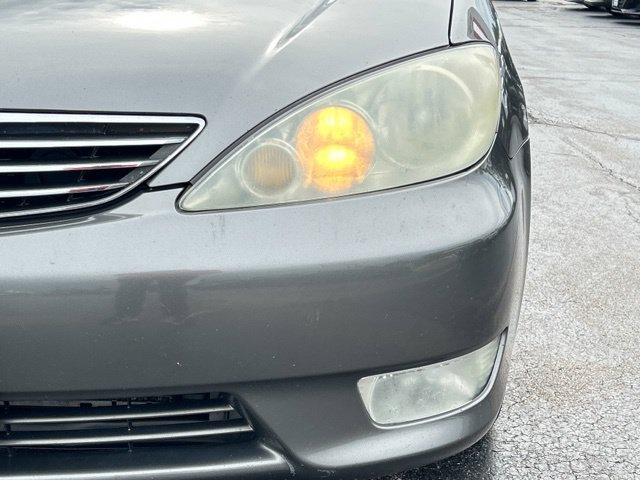 Used 2005 Toyota Camry XLE w/ VSC & Side Airbag Pkg FWD image 13