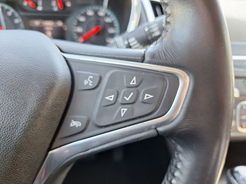 Used 2018 Chevrolet Equinox LT image 18