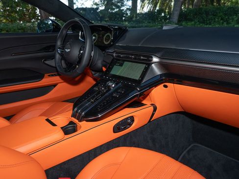 Used 2025 Aston Martin V8 Vantage Coupe image 15