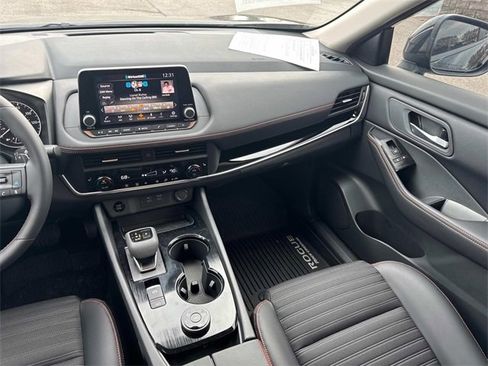 Certified 2026 Nissan Rogue SV image 20