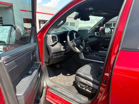 Used 2024 Toyota Sequoia Platinum AWD/4WD image 5