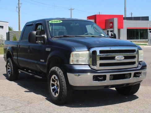 Used 2005 Ford F250 Lariat AWD/4WD image 2