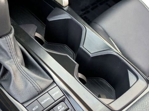 Used 2025 Toyota Camry SE image 19