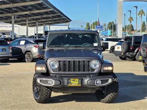 New 2025 Jeep Gladiator Sport image 2
