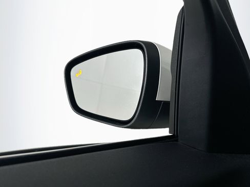 Used 2022 Ford Escape Titanium FWD image 16