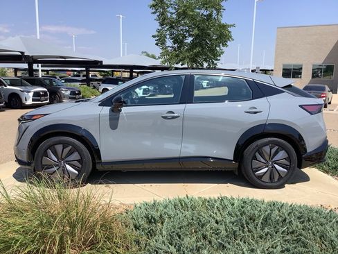 Used 2024 Nissan Ariya AWD image 30