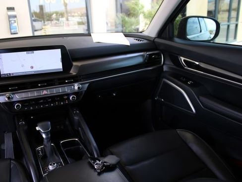 Used 2025 Kia Telluride S AWD/4WD image 14