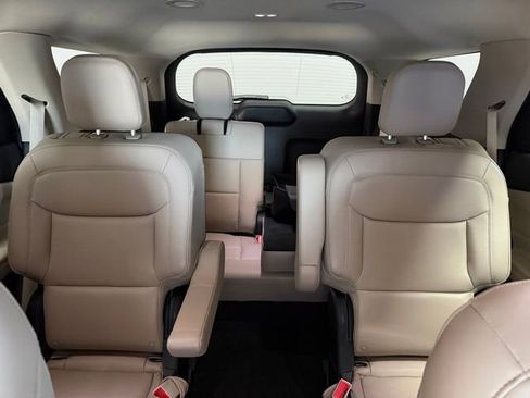 Used 2022 Ford Explorer XLT w/ Equipment Group 202A AWD/4WD image 19