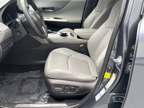Used 2021 Toyota Venza Limited w/ Advanced Technology Package AWD/4WD image 11