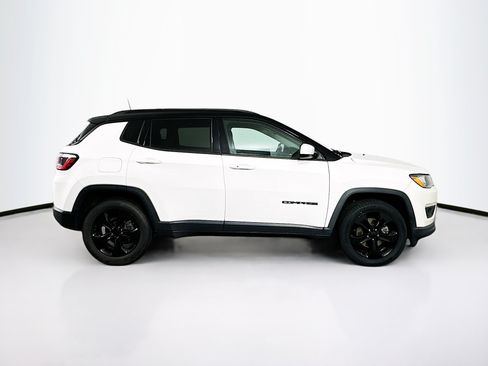 Used 2020 Jeep Compass Latitude FWD image 10