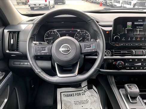 Used 2023 Nissan Pathfinder SL image 5