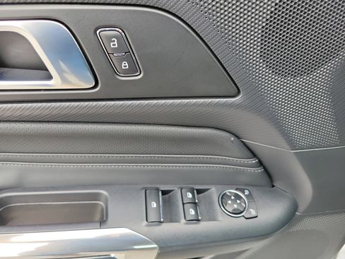 Used 2025 Ford Mustang Premium RWD image 17