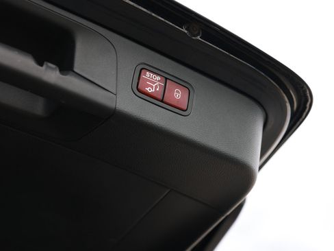 Used 2019 Mercedes-Benz GLC 300 w/ Premium Package image 47