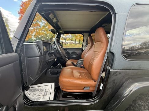 Used 2002 Jeep Wrangler X image 9