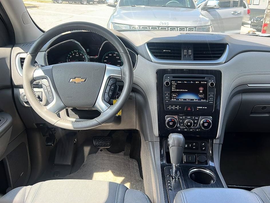 Used 2016 Chevrolet Traverse LT AWD/4WD image 12