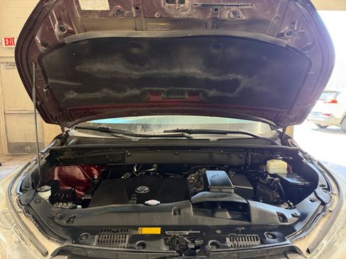 Used 2019 Toyota Highlander XLE FWD image 22