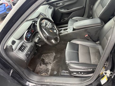 Used 2017 Chevrolet Impala LT w/ Convenience Package image 18