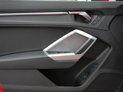 Used 2023 Audi Q3 2.0T Premium Plus w/ Premium Plus Package image 9