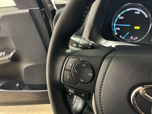 Used 2017 Toyota RAV4 SE image 19