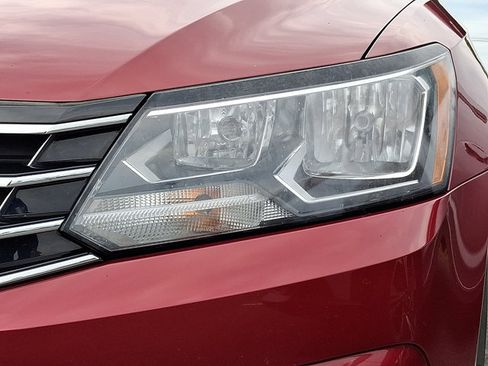 Used 2018 Volkswagen Passat 2.0T SE FWD image 9