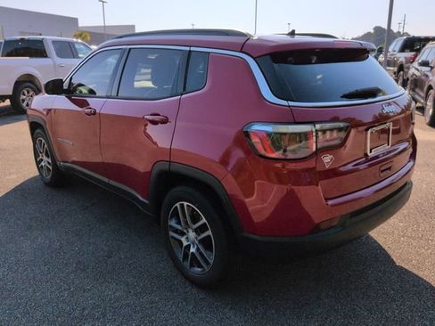 Used 2018 Jeep Compass Latitude FWD image 6