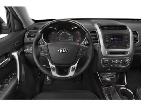 Used 2015 Kia Sorento LX image 9