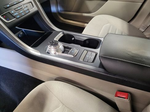 Used 2020 Ford Fusion SE FWD image 26