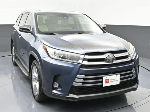 Certified 2019 Toyota Highlander Limited Platinum image 3