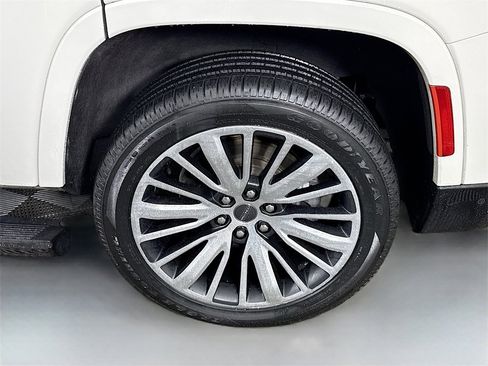 Used 2022 Jeep Grand Wagoneer Series III w/ Flexible Seating Group image 40