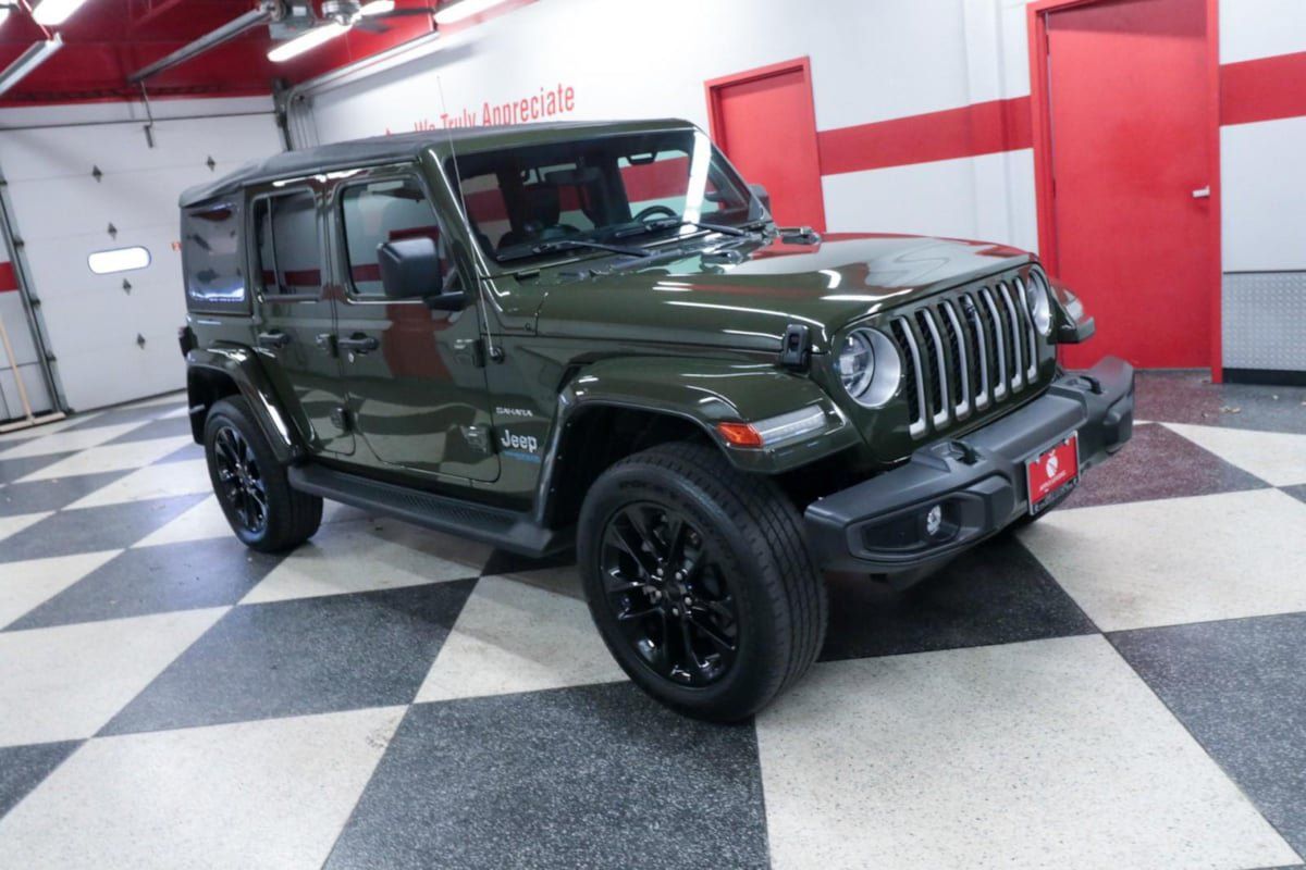 Used 2021 Jeep Wrangler Unlimited Sahara AWD/4WD image 3