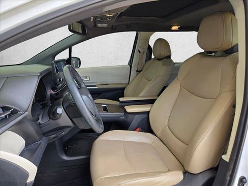 Used 2022 Toyota Sienna XLE FWD image 11