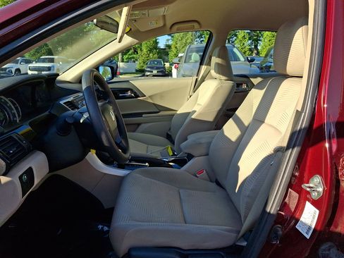 Used 2017 Honda Accord LX image 13