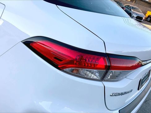 Used 2021 Toyota Corolla LE image 26