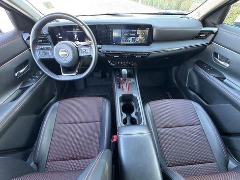 Certified 2025 Nissan Kicks SR FWD image 19